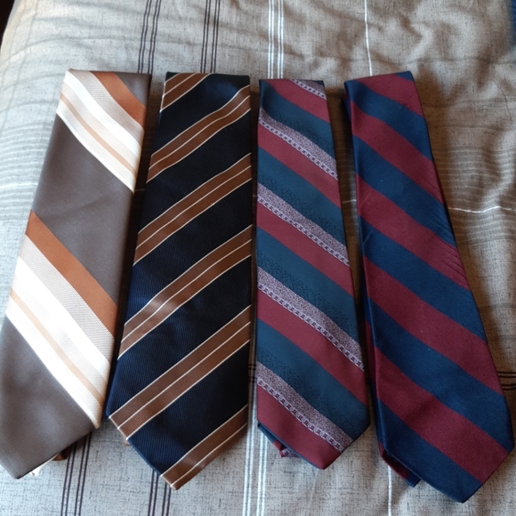 4 MENS STRIPED TIES